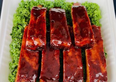 individual ribs on a bed of lettuce